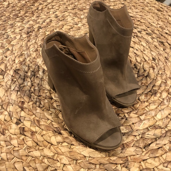 Report Stacked Heel Open Toe Mules Slides - Picture 2 of 8